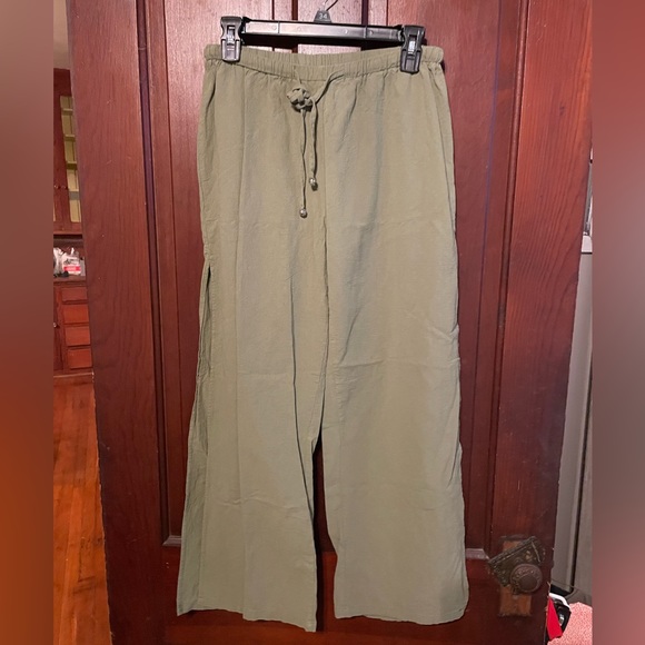 Sage green matching two-piece set. Size large. - Picture 3 of 5